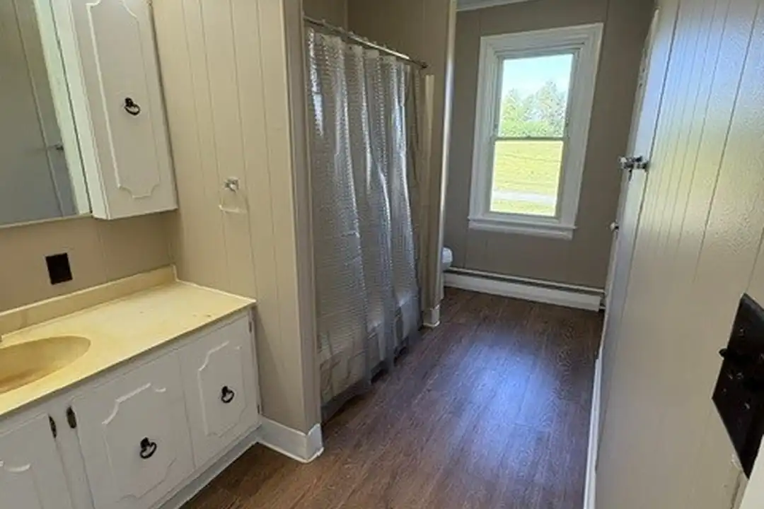 1520 Windsor Castle Rd - More