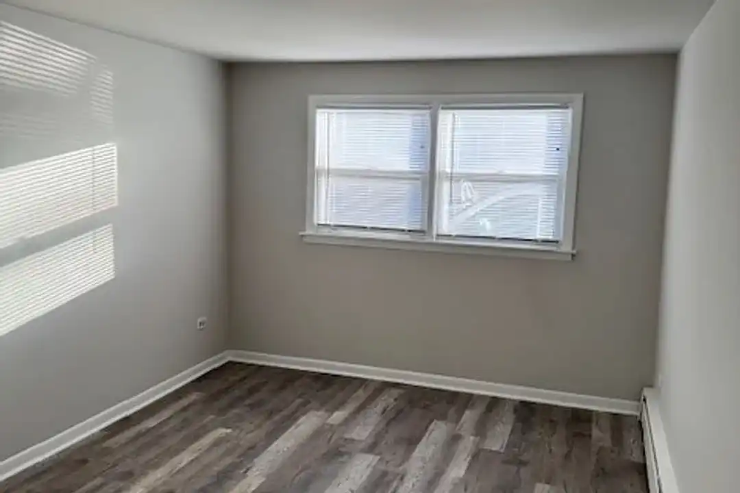 1908-16 Vermont Avenue – photo 1 of 6
