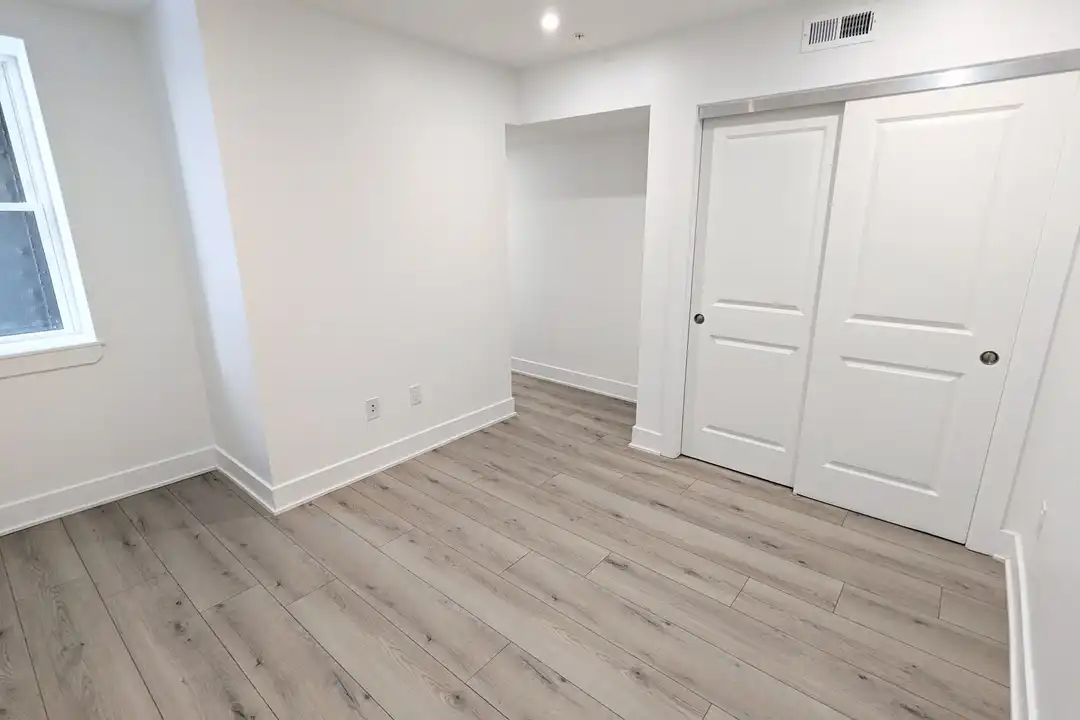 3015 W Oxford St unit 1 - More