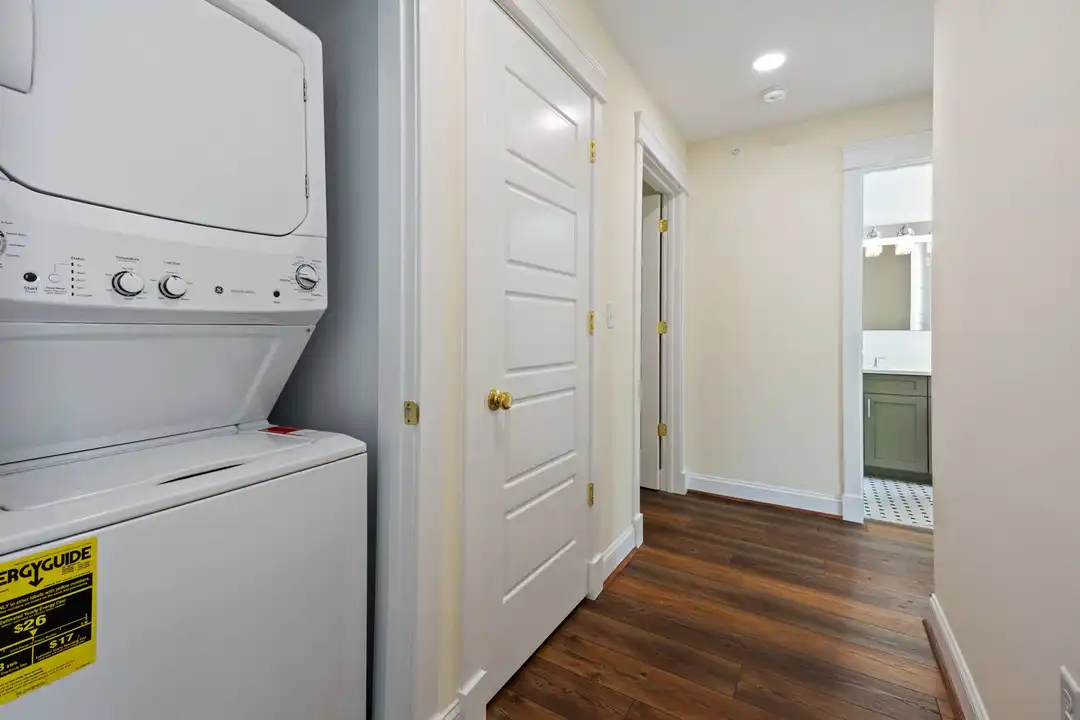 913 Greenway Ct unit 02 - View 2