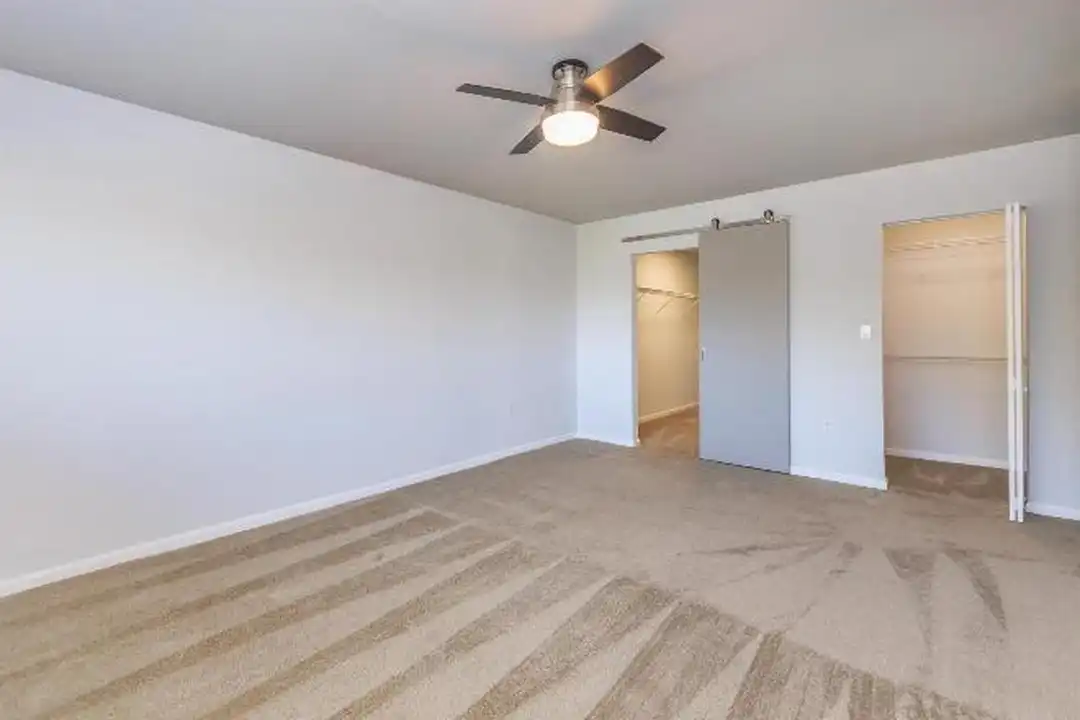 2500 N Federal Hwy - More