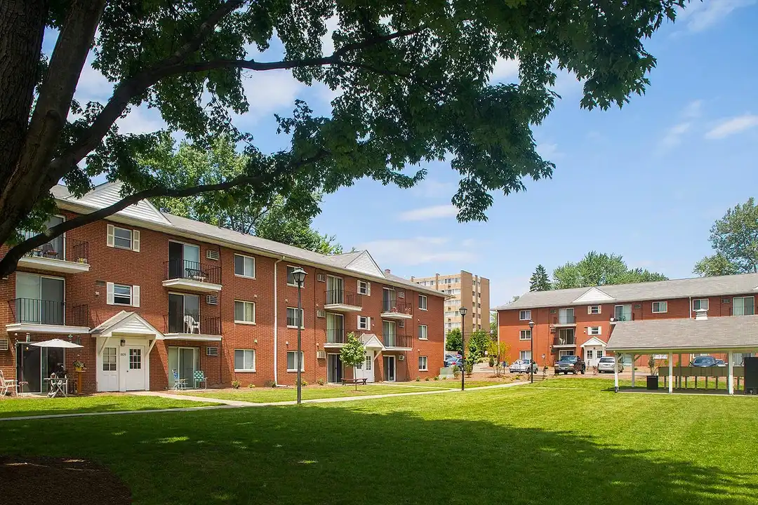 St Charles Court Apartments – photo 1 of 10