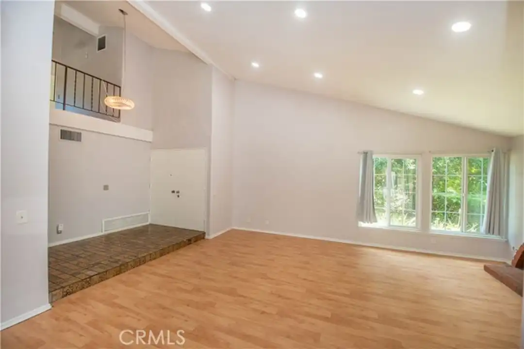 1709 E Beechwood Ave - View 6