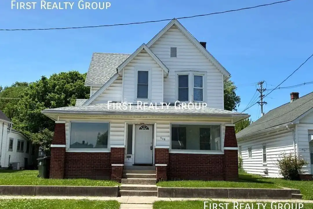 908 Washington Ave – photo 1 of 11