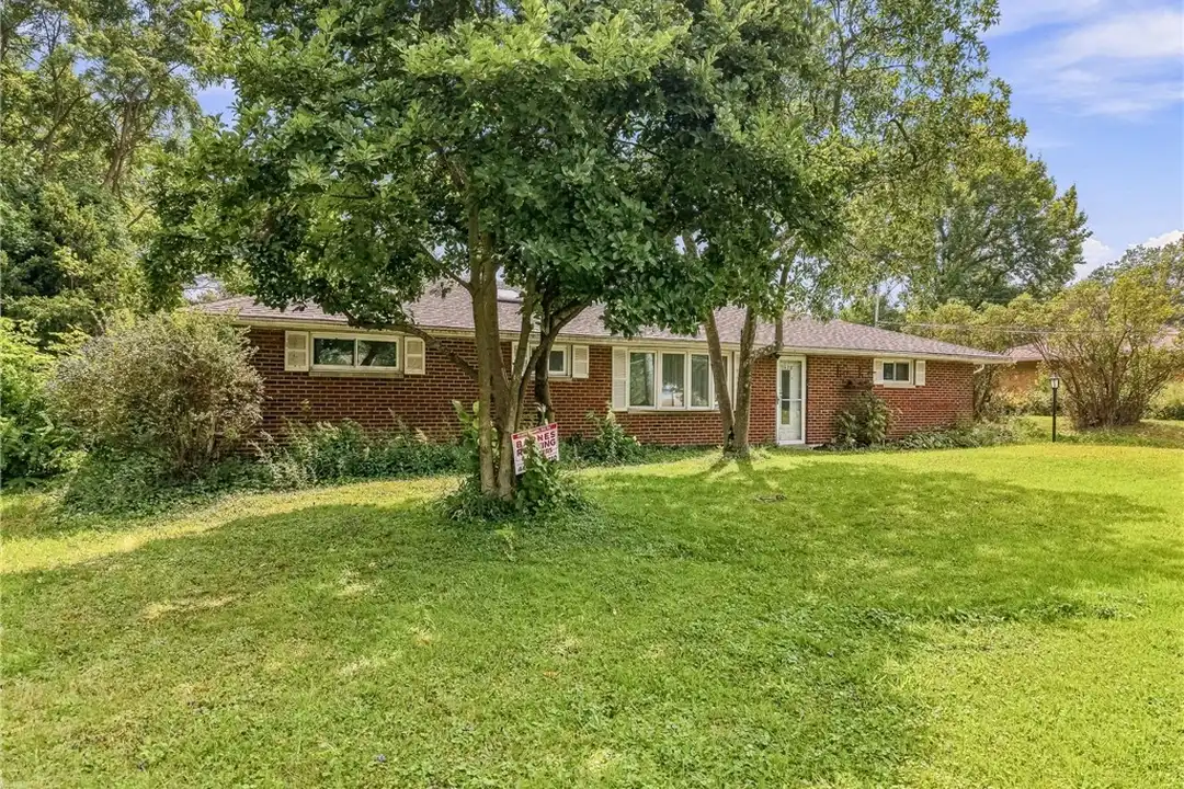 1428 Laurel Dr – photo 1 of 25