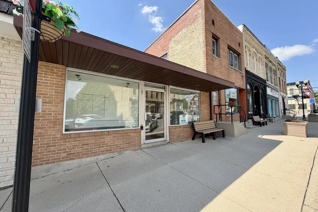 197 Baldwin St unit 1 – photo 1 of 8