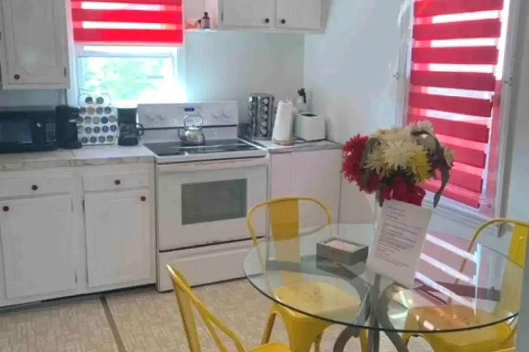 1335 Simpson Ave - View 5