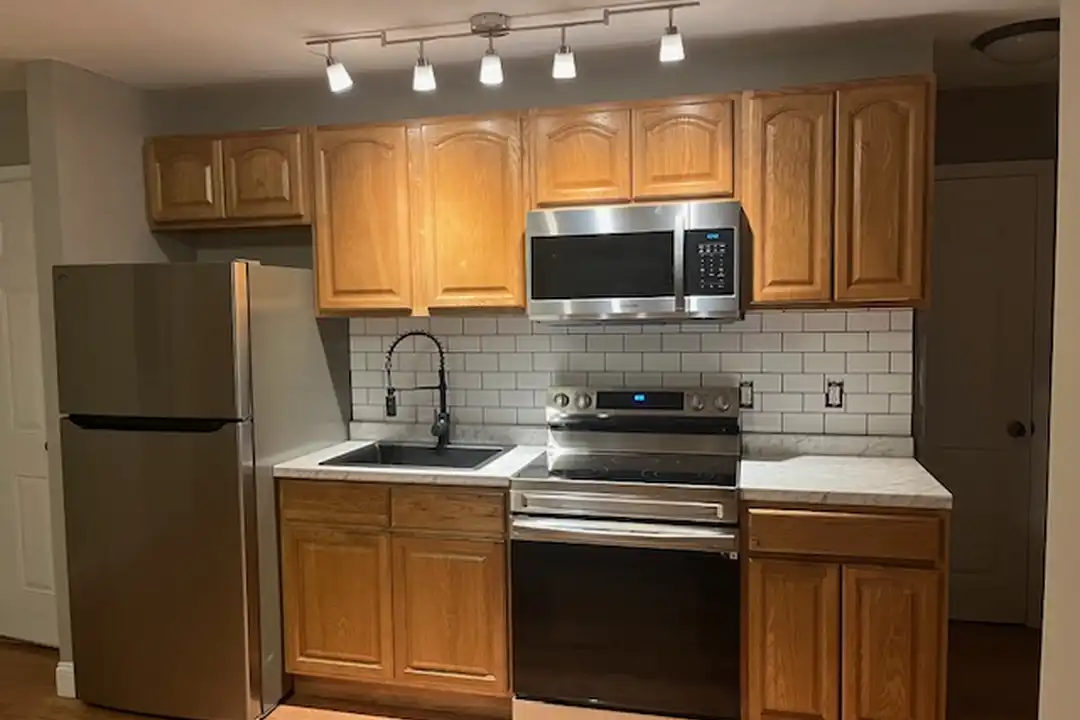 85 N Main St – photo 1 of 8
