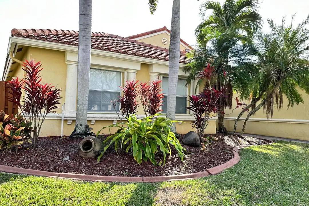 19010 SW 10th St - View 4
