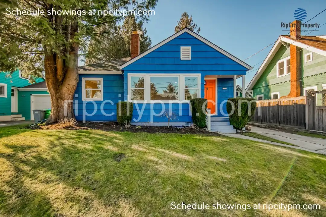 2521 SE 64th Ave - View 2
