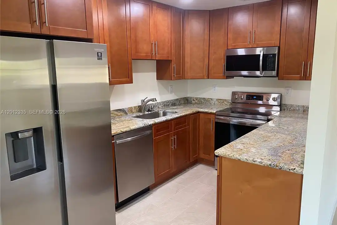 Apartment in Miami - View 3