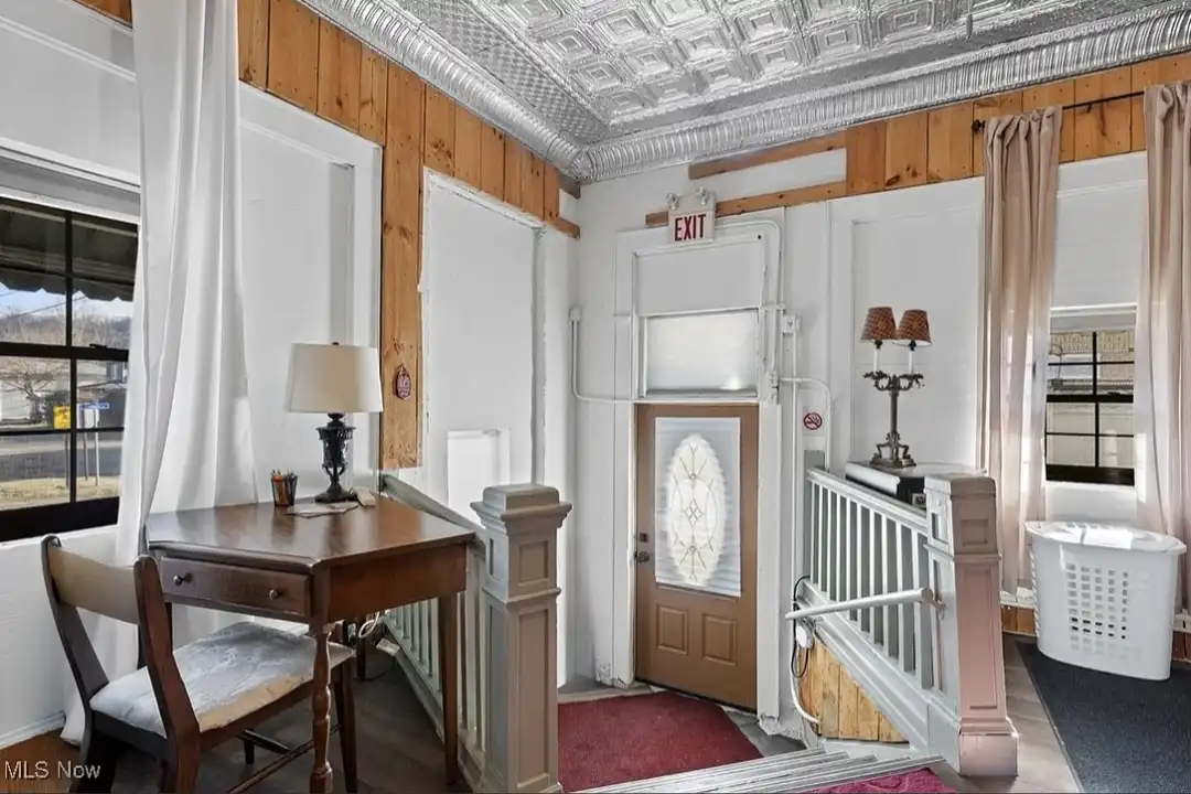 121 1st St unit River Point Lodging Studio #1 – photo 1 of 10
