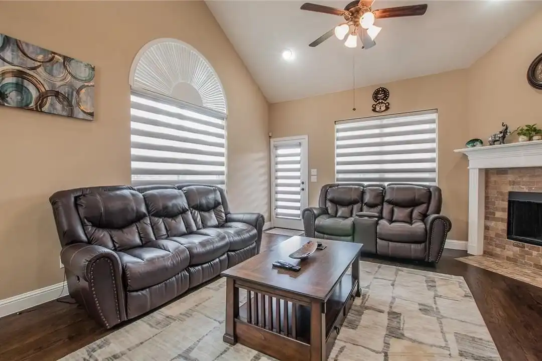 2440 Kingsgate Dr - View 4