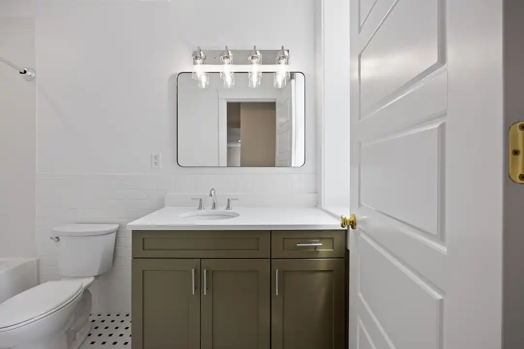913 Greenway Ct unit 02 - View 6