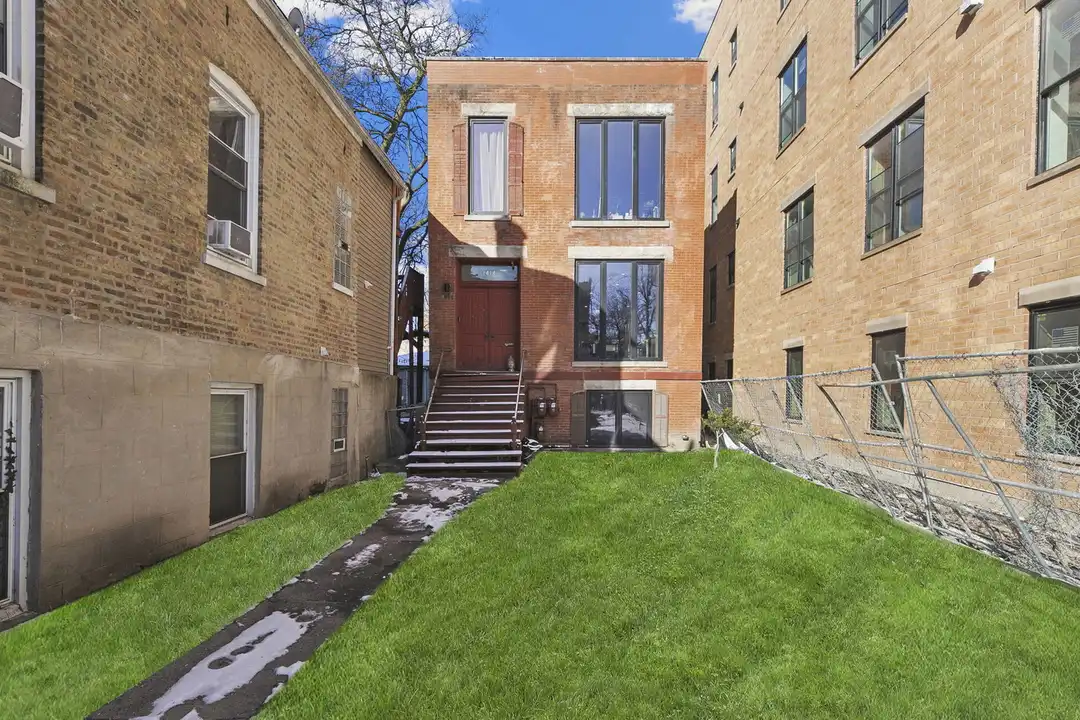 1414 N Maplewood Ave unit 1 - View 2