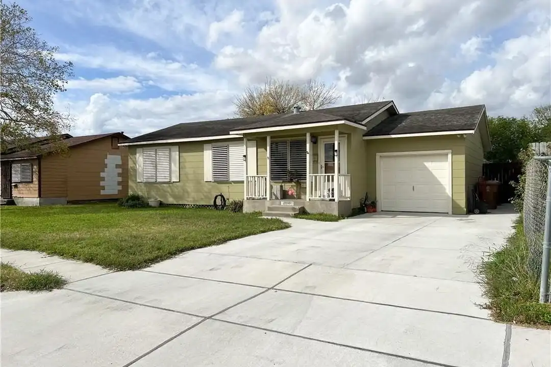 4945 Dodd Dr – photo 1