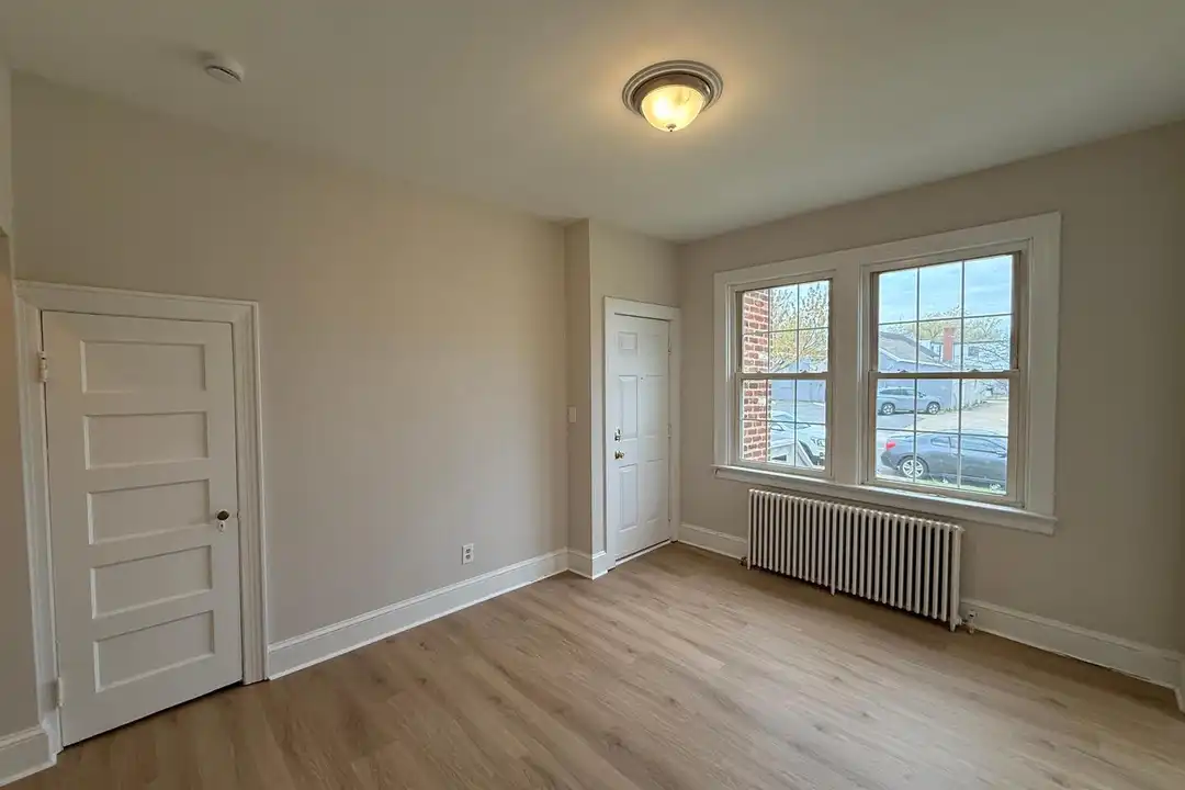 1003 Kenmore Ave unit 1 - View 6