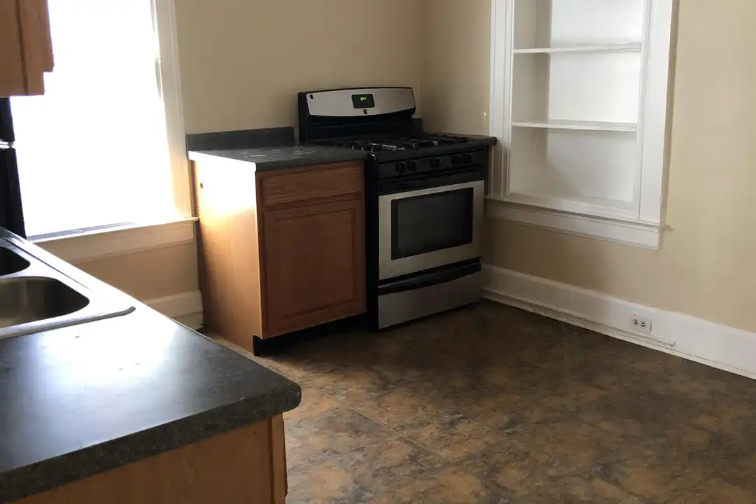 Apartment in Huntington - More