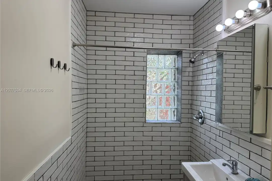 406 SE 11th Ct unit 2 - More