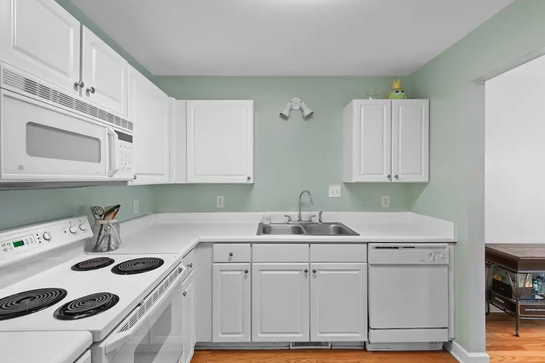 2803 Sterling Park Dr – další