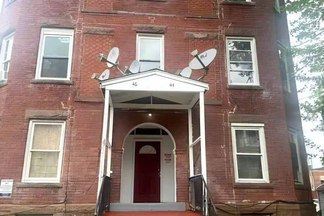 46 Bond St unit #3 – photo 1