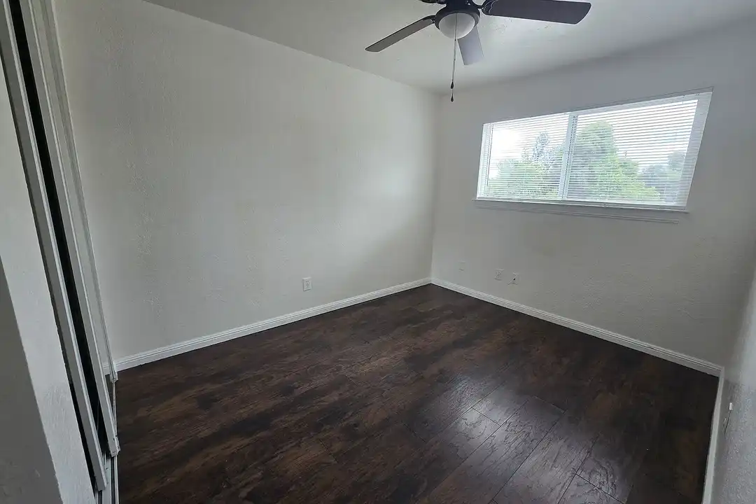Echo Manor Apartments - View 4
