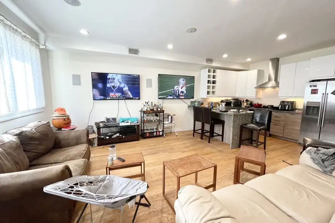 275 Dorchester St unit Street - View 4