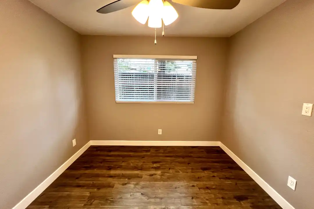 4424 47th St unit 1 - View 5