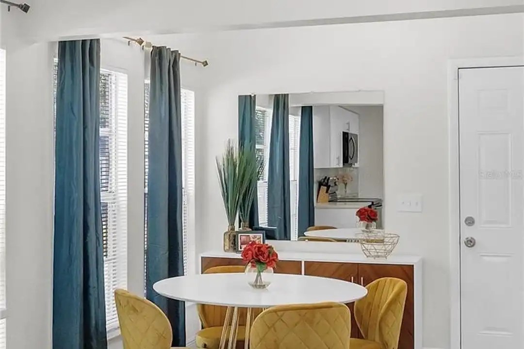 122 S Bulova Dr - More