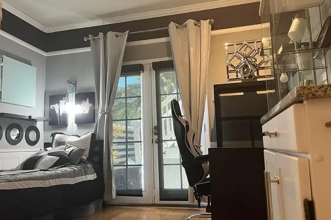 5868 Wilshire Dr unit 1 – photo 1 of 17