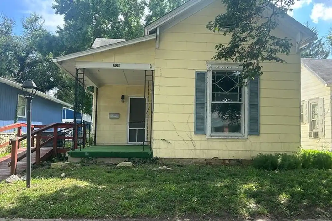 309 W 11th St – photo 1