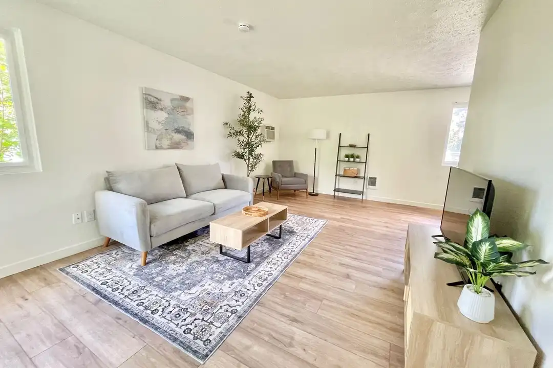 1110 W Tenth Ave unit #4 (STR) – photo 1