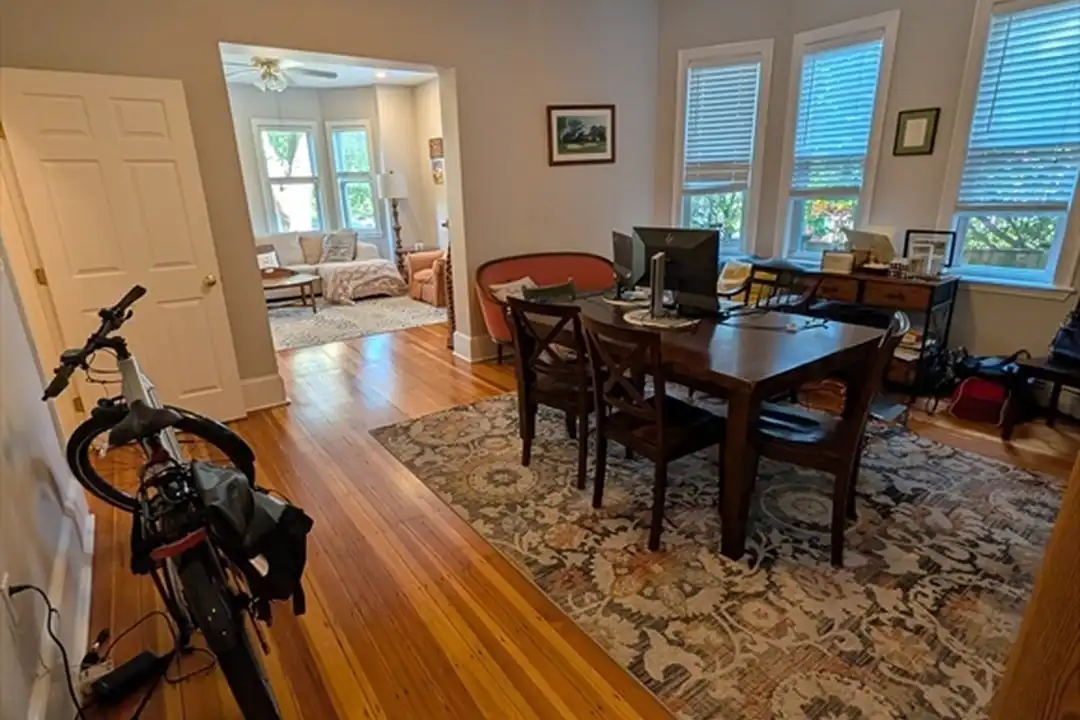 186 Amory St unit 1 - Widok 5