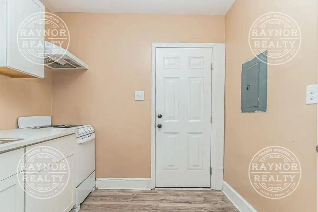 643 Kenwood Ave - View 3