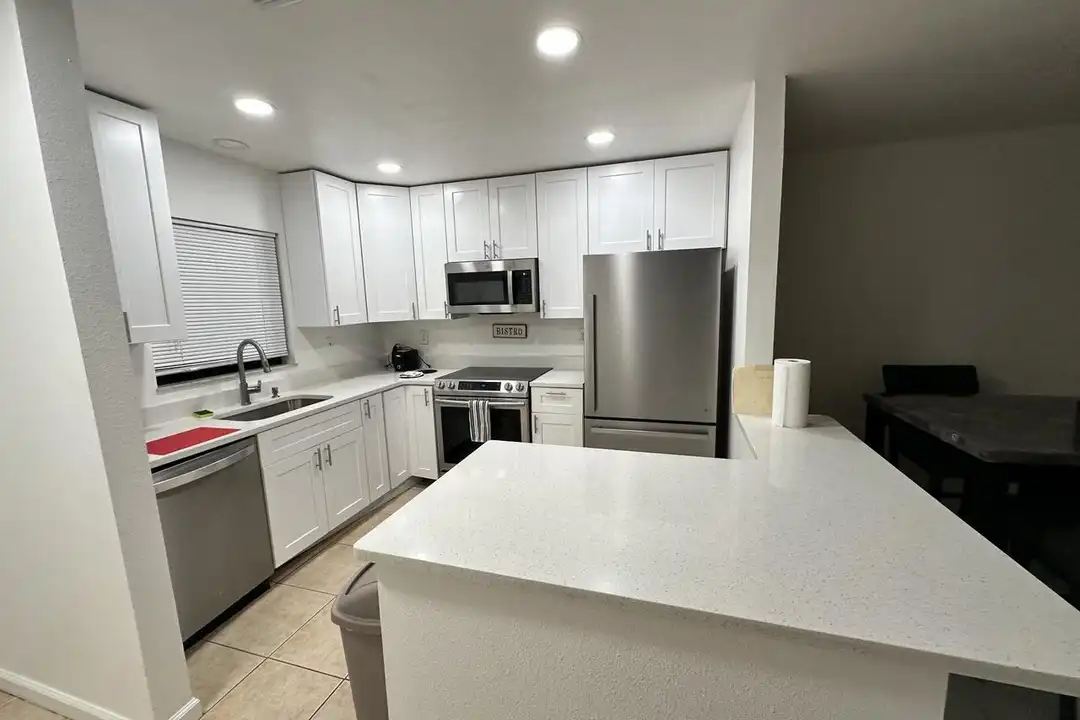 130 Boundary Blvd unit B – photo 1 of 7