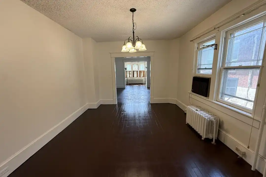 634 S Queen St - View 3