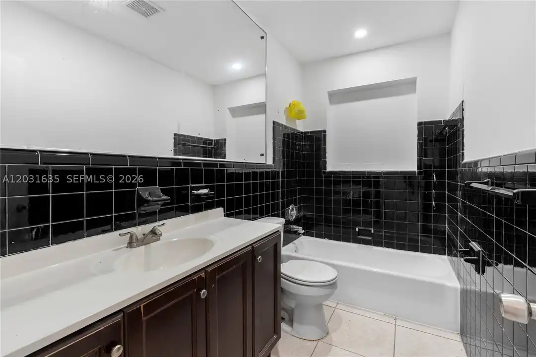 3061 NE 4th Ave - View 2