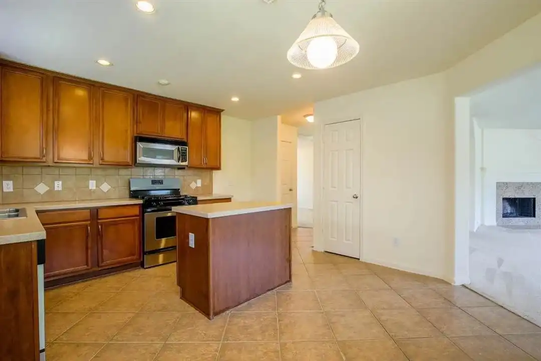 17031 Sperry Landing Dr - More