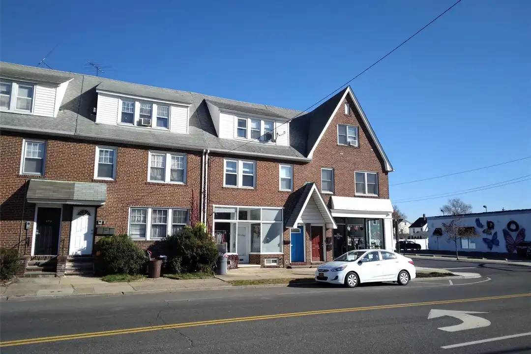 666 Willis Ave – photo 1 of 10