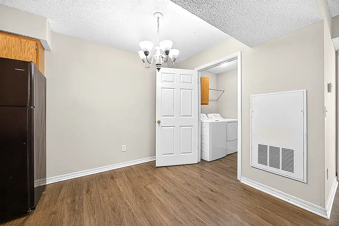 Chamberland Square Apartments – photo 1