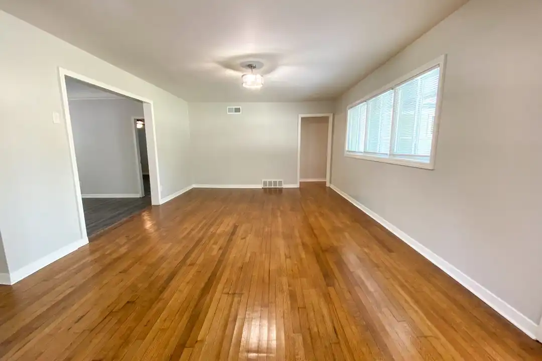 4152 Rhodes Ave - View 3
