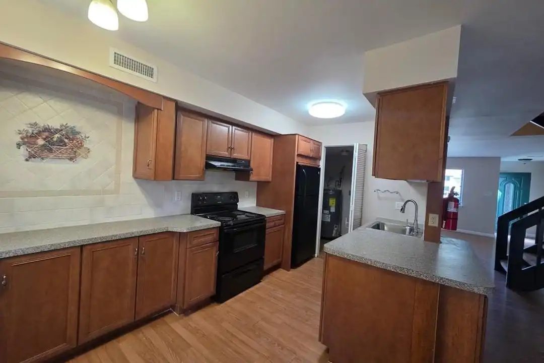 2529 Cottonwood Ct - View 6