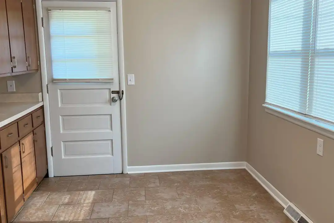 412 11th Ave W - View 3