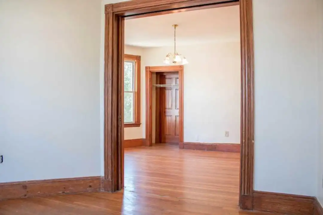 341 Centre St – pohled 4