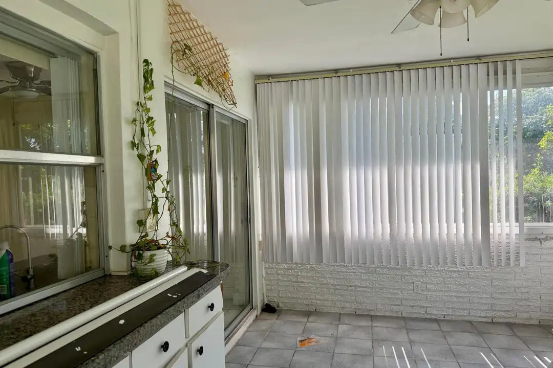 7105 NW 70th Ct - View 6