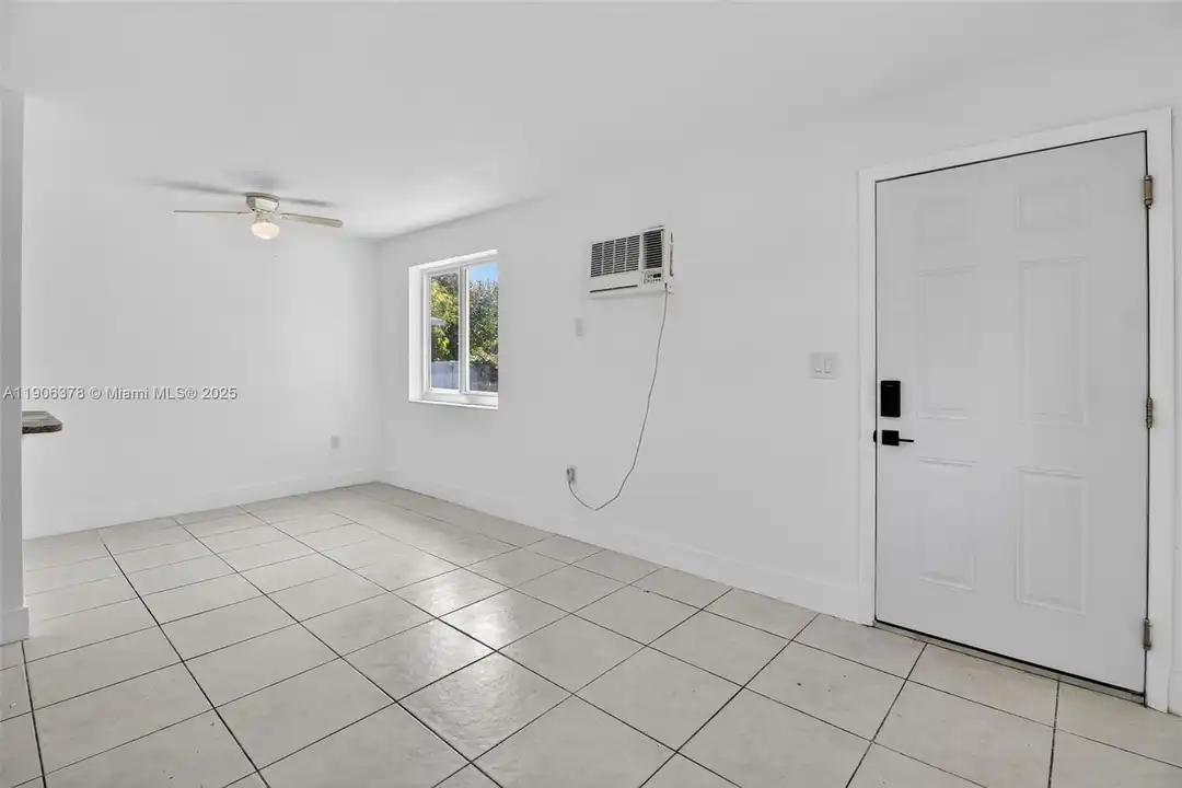 Apartment in Miami - More