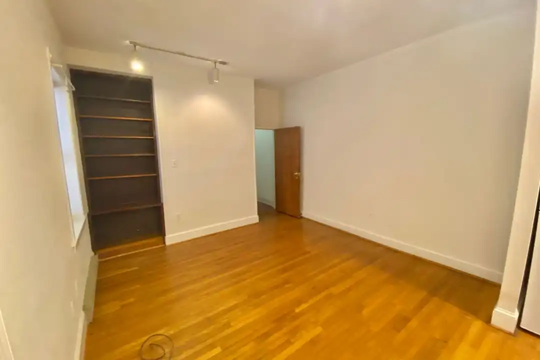 616 A St NE unit 02 - View 3