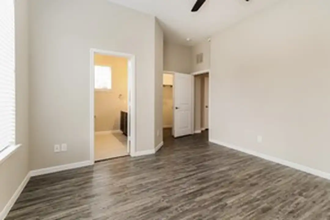 2242 Cross Colony Dr - View 4