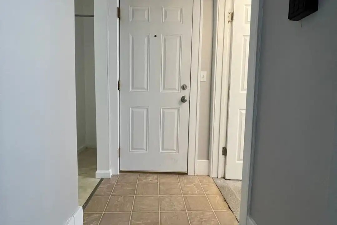 Apartment in Detroit, Riverbend, Wayne - View 5
