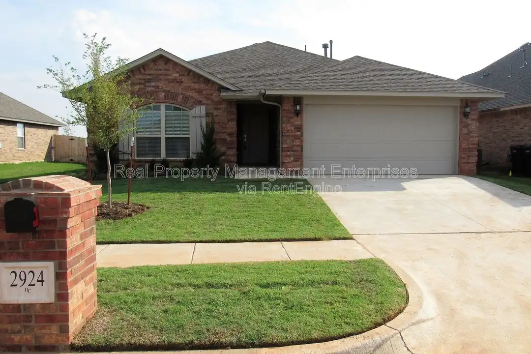 House in Edmond - View 2